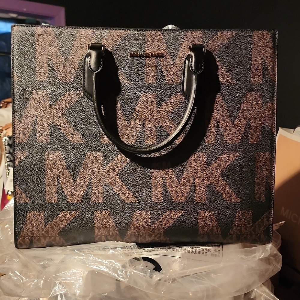 NEW Mk Lg  EVERLY Tote